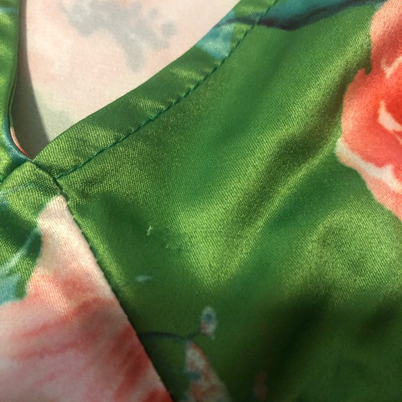 Kourt Green Flower Silky Top - Picture 5 of 8
